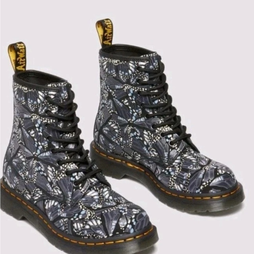 Dr. Martens 1460 Women's Butterfly Suede Black Boots Size 6